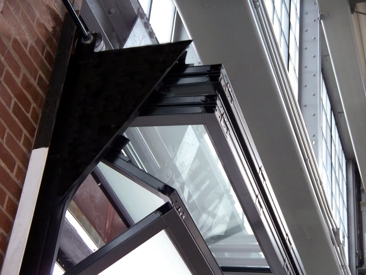 T Series - SOVEREIGN - multi-panel vertical folding oversized doors and windows